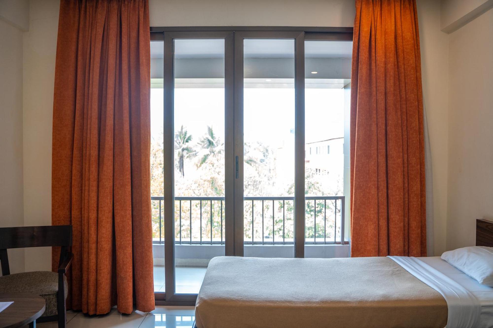 Hotel Dreamland Pune Ngoại thất bức ảnh