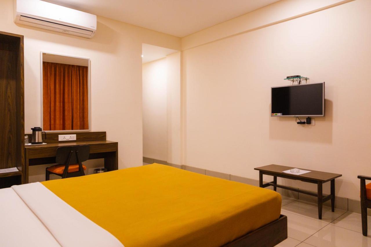 Hotel Dreamland Pune Ngoại thất bức ảnh